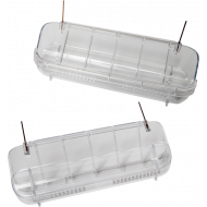 M125 plastové kŕmidlo s kovovými háčikmi